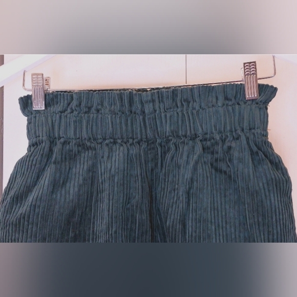 Urban Outfitters Corduroy Frayed Hem Shorts Size XS Forest Green Paper bag Waist - Picture 4 of 10